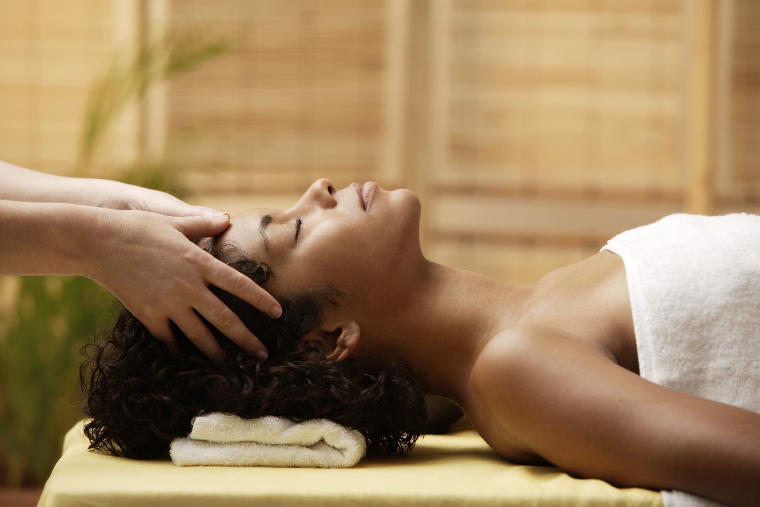 Young,Woman,Having,Her,Head,Massaged